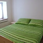 Lesjakova Domacija *