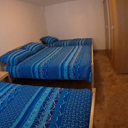 Lesjakova Domacija *