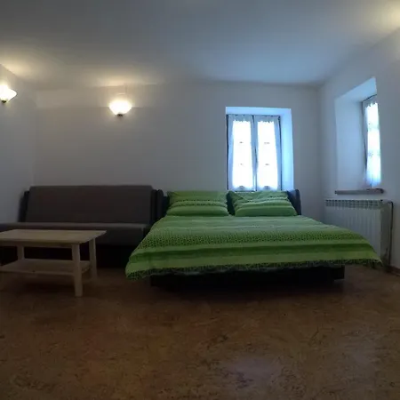 Lesjakova Domacija بيت للعطل