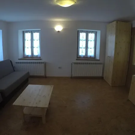 Lesjakova Domacija *