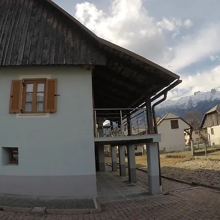 Lesjakova Domacija
