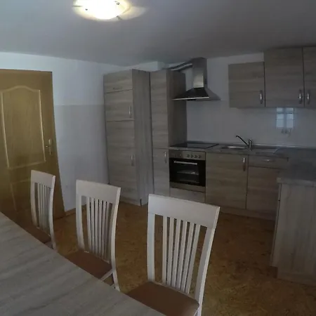 Lesjakova Domacija *