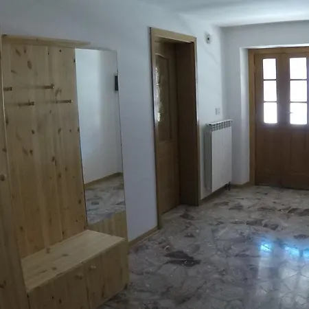 Lesjakova Domacija بيت للعطل