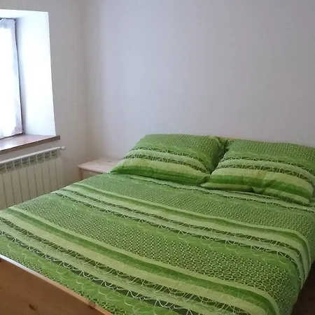 Lesjakova Domacija *