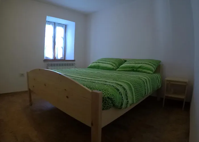 Lesjakova Domacija Tatil Evi Bovec