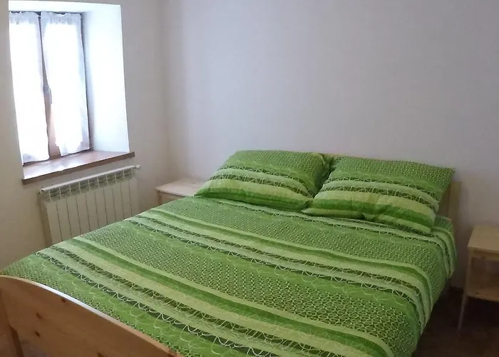 Lesjakova Domacija *